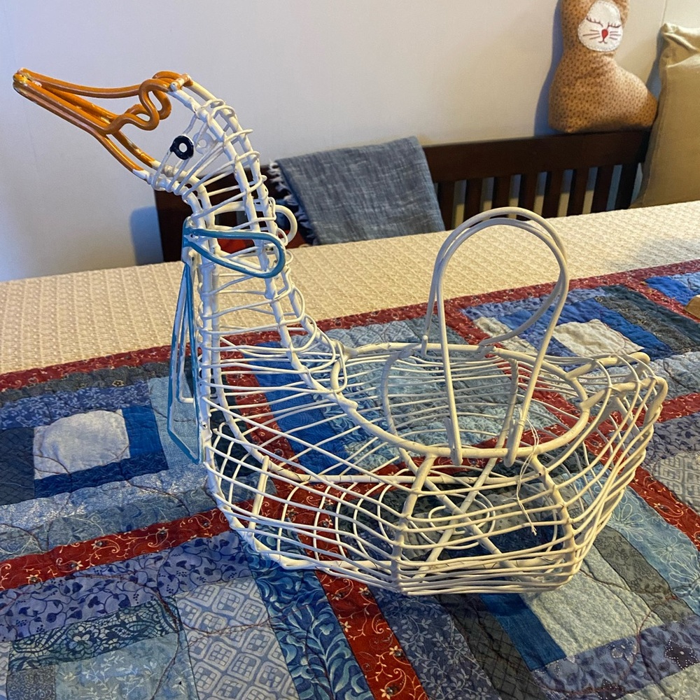 Vintage White Goose Egg Carrier Metal Wire Basket Primitive Farmhouse Decor